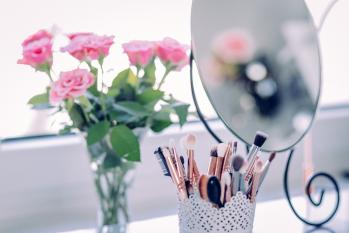 Makeup 2589040 1920