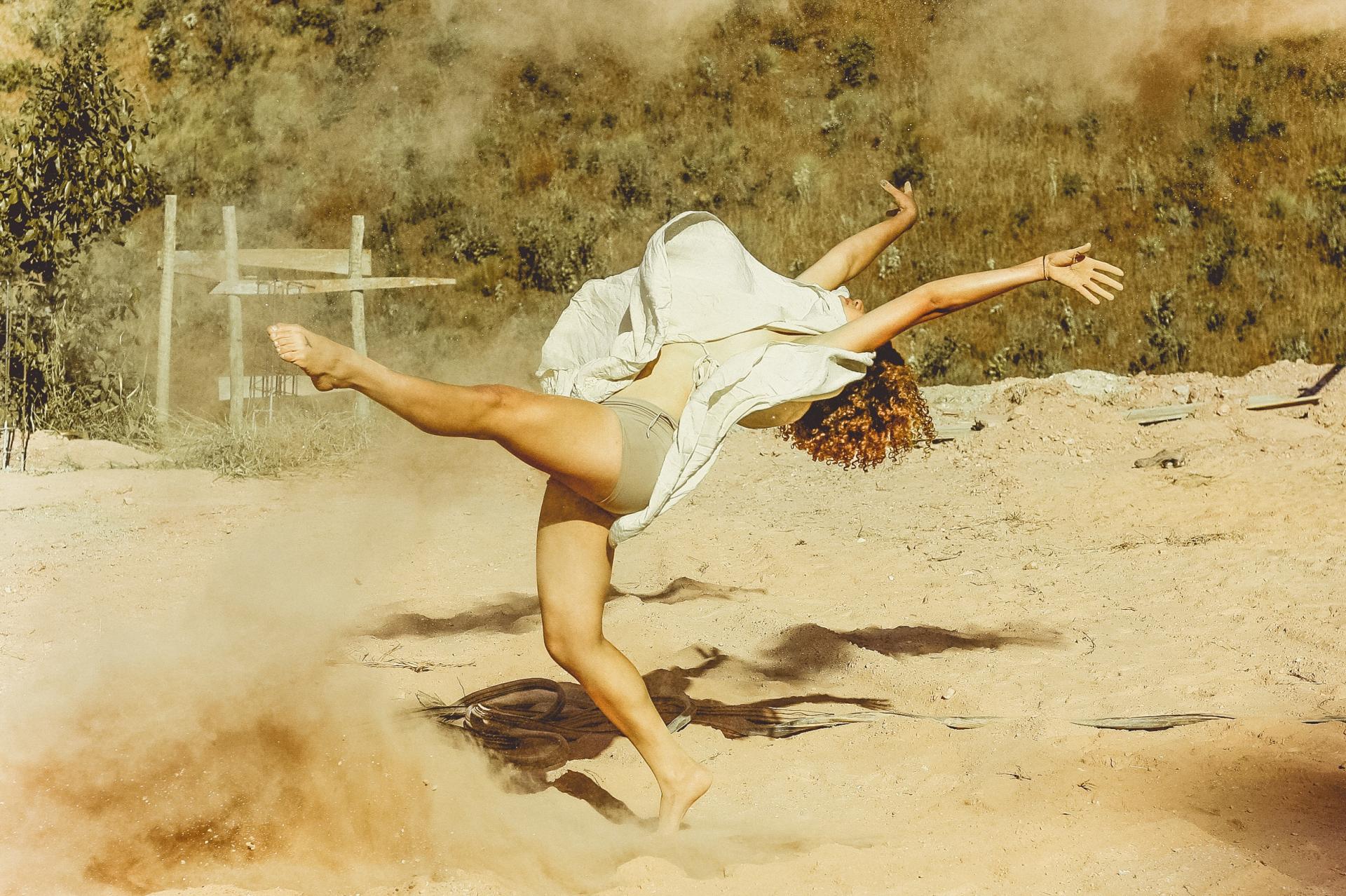 Dancing daylight female 807544